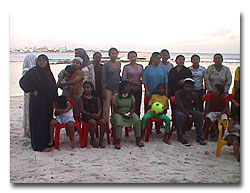 image:Parent and Sp educators with children on a picnic trip to Villingli Island
