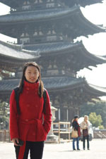 2009年、京都の五重塔の前で撮影
