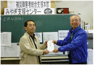 Mr. Ishino, president of the Japanese Federation of the Deaf, and Mr. Kabuki form JDF
