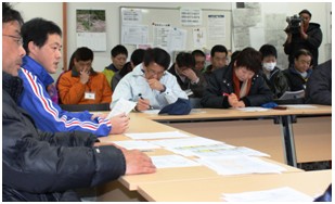 Upper House members, Tani and Okazaki listening to the Miyagi Support Center office staff