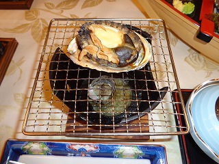 あわびの網焼きの写真