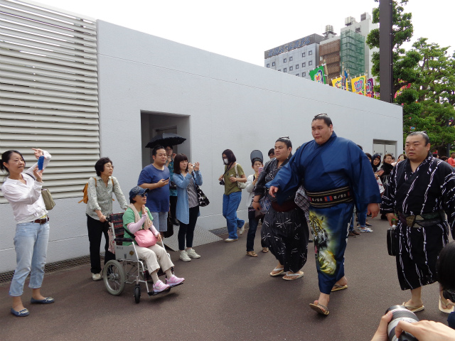 幕の内力士が通る入口