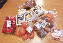 写真　麦の郷で作られる製品。