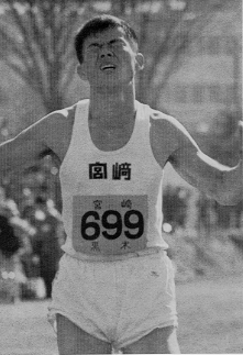 1,500ｍで４分21秒を出し、１位になった宮崎の黒木万喜選手（聴力障害）の敢闘する表情