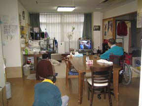 居間での様子