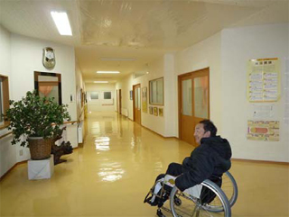 玄関前の廊下（居室前の廊下とは別）