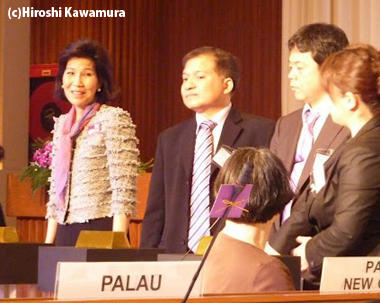 開会式の様子　左からナンダ・クライリクシュ氏、モンティアン・ブンタン氏、門川紳一郎氏