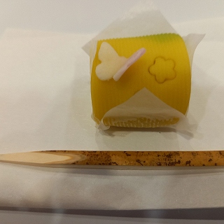 お菓子の「菜の花畑」の写真