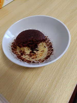 ラシクルの夏祭りで食べた、カップケーキのようなおやつ