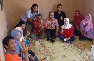 Maman (fifth from right) and the members of a self-help group for people with disabilities. 
